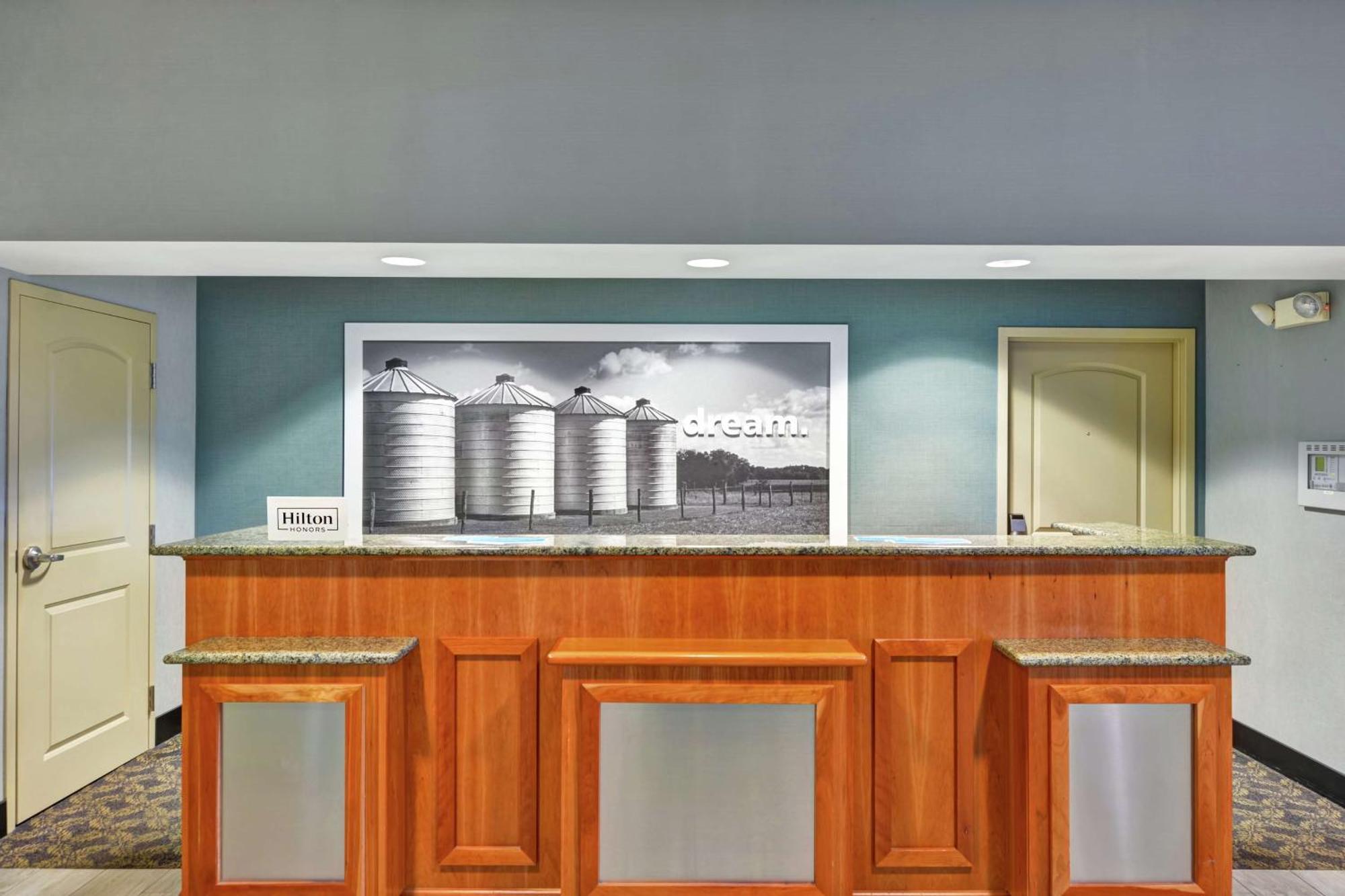Hampton Inn Луисбърг Екстериор снимка