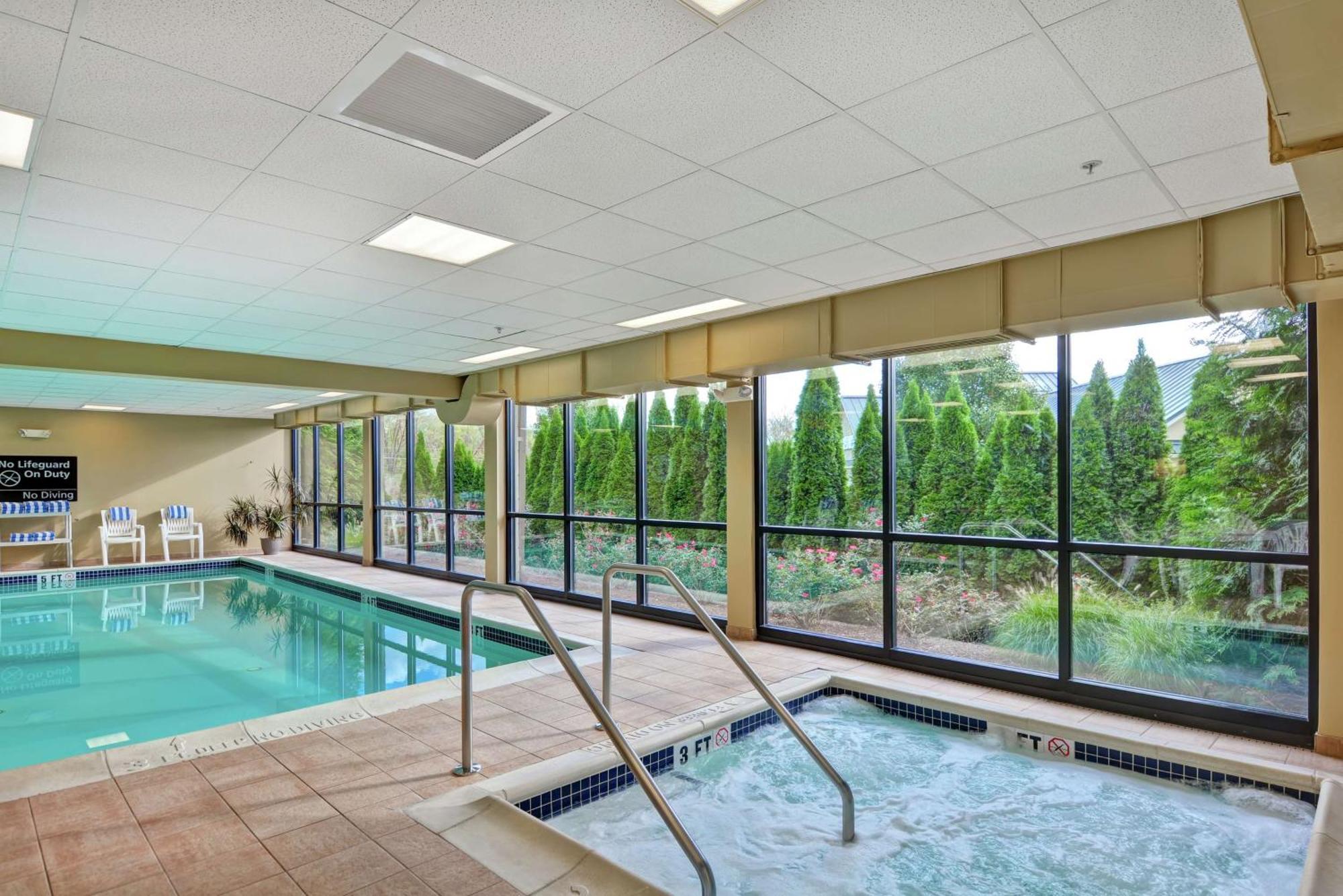 Hampton Inn Луисбърг Екстериор снимка